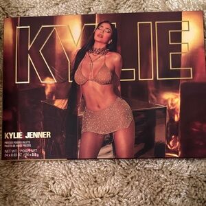 Stunning Eyeshadow Palette with Rich Hues by Kylie Jenner